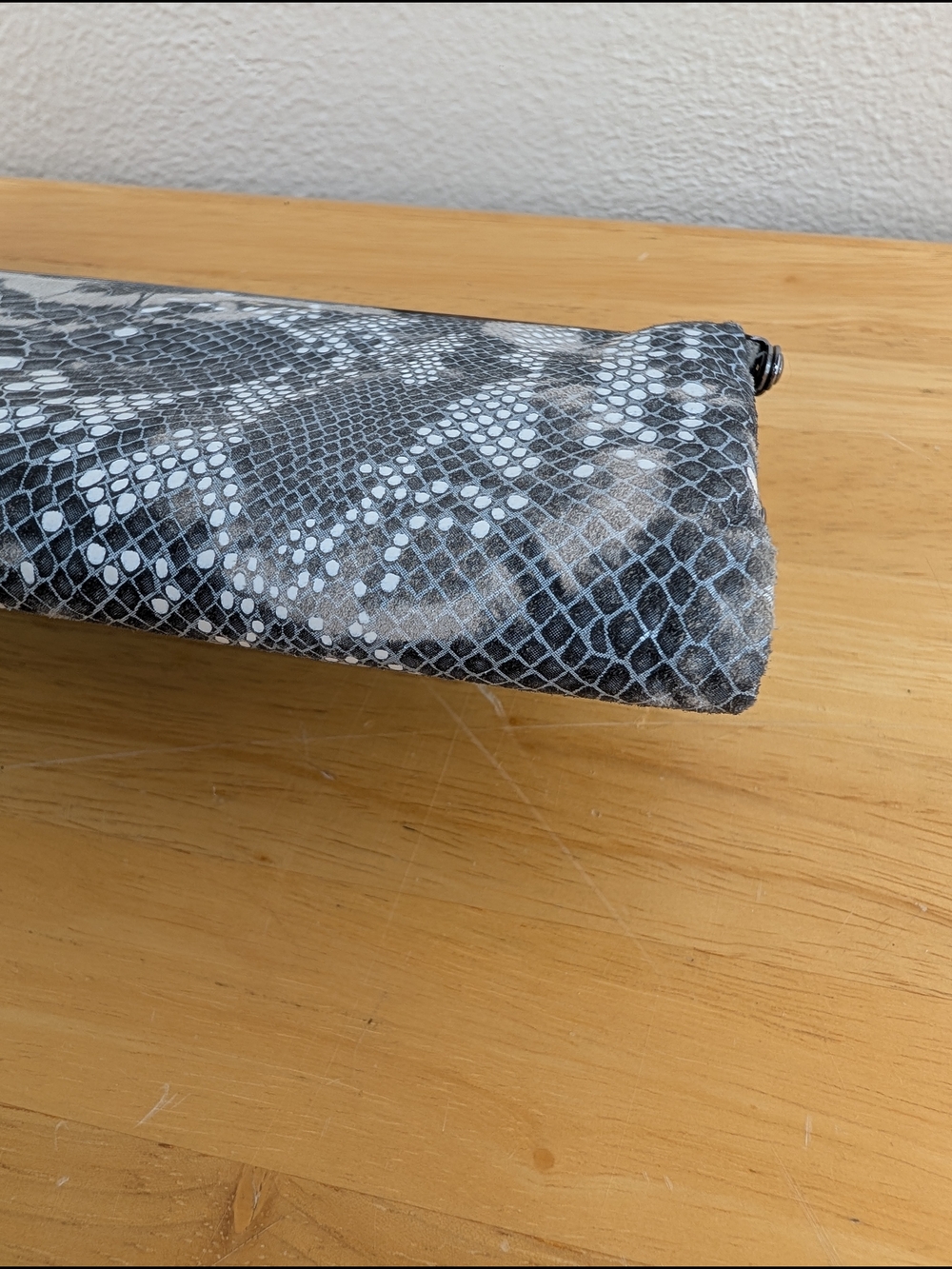 Hobo Lauren Exotica Gray Genuine Leather Snake-Print Texture Clutch Wallet NWT - Picture 8 of 11